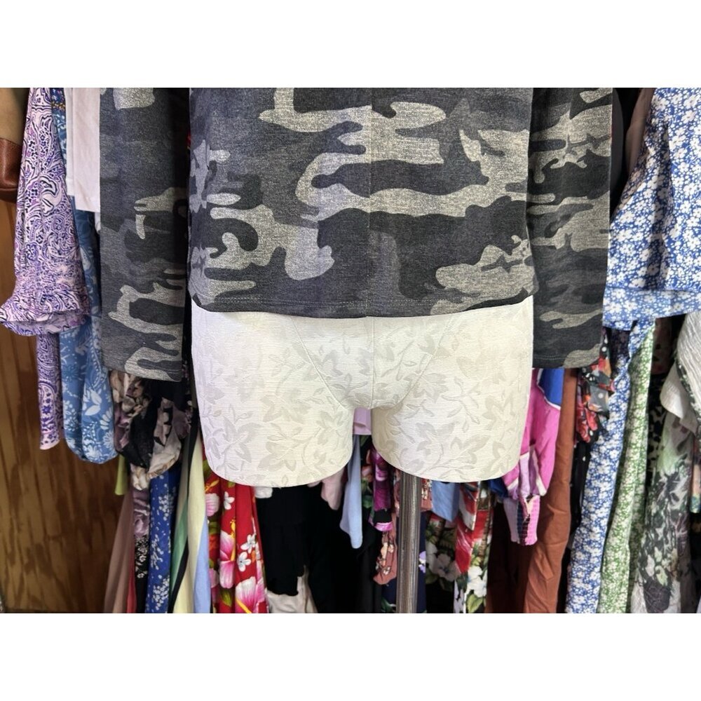 Sanctuary Women's V-Neck Cozy Pocket Sleeve Top in Distressed Camo Size XS - Picture 3 of 11
